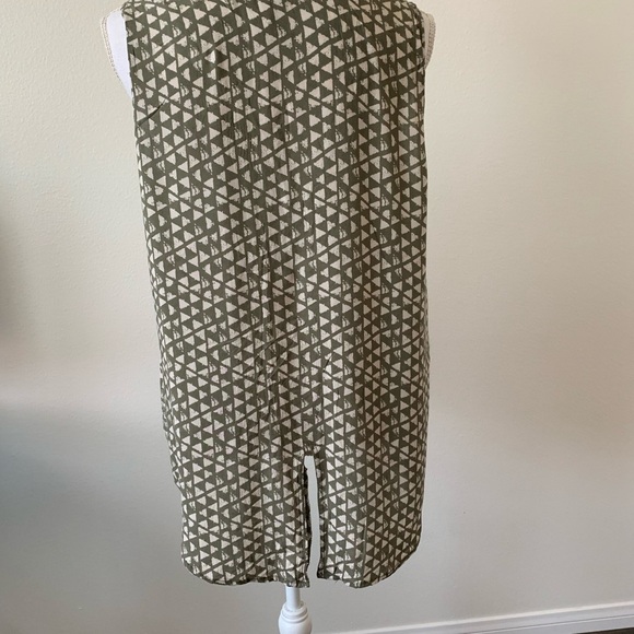 Women Top - Picture 3 of 6